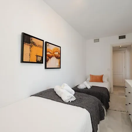 Vacation With Private Parking In Puerto Banus Marbella