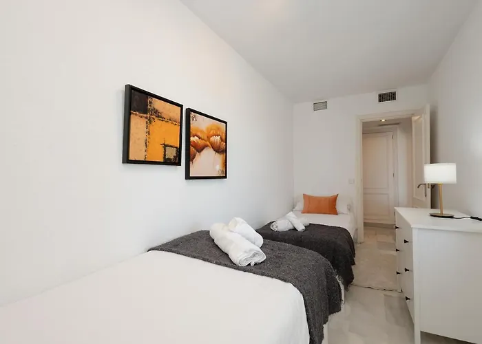 Vacation With Private Parking In Puerto Banus Marbella