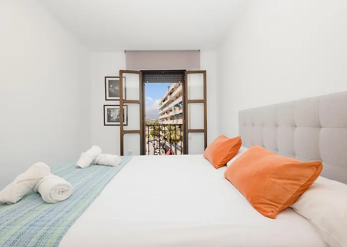 Vacation With Private Parking In Puerto Banus Lägenhet
