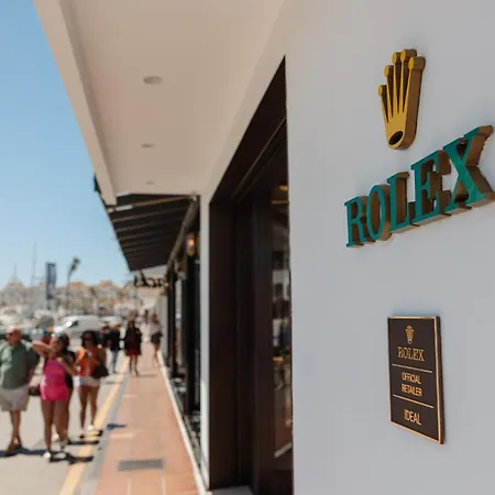 Vacation With Private Parking In Puerto Banus