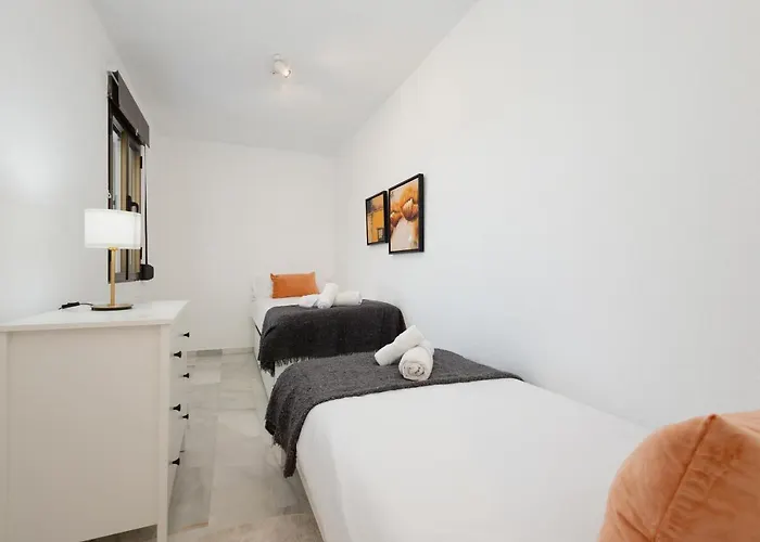 Vacation With Private Parking In Puerto Banus