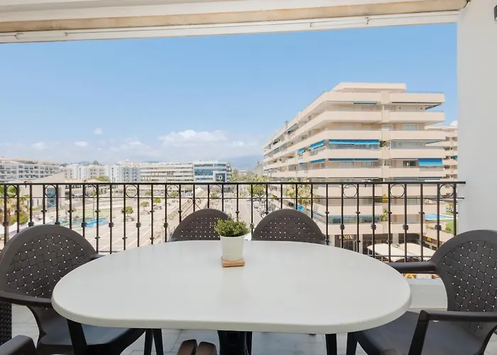 Vacation With Private Parking In Puerto Banus Apartament