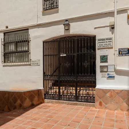 Апартаменти Vacation With Private Parking In Puerto Banus *